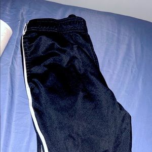 it’s from adidas , they are a size medium , very comfy.